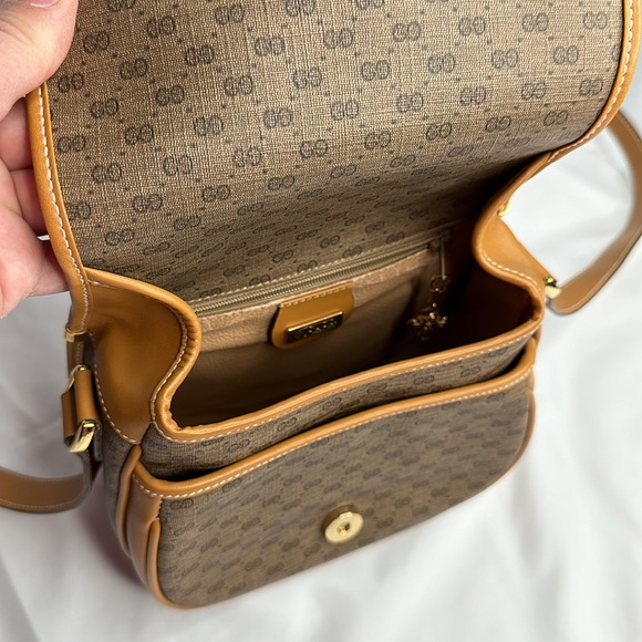 GUCCI Leather Crossbody ~EUC - Picture 8 of 17
